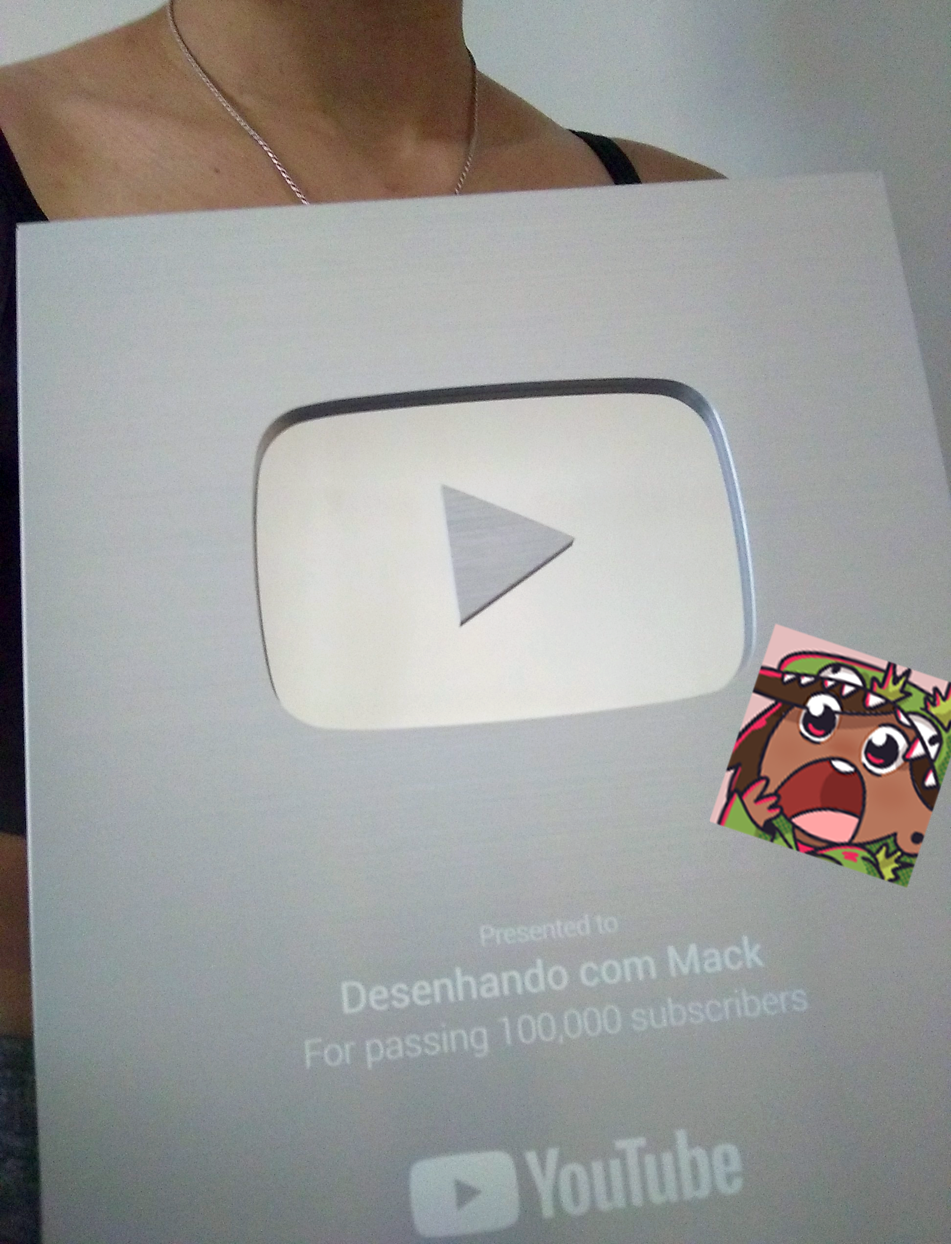 Placa de 100k inscritos do Desenhando com Mack
